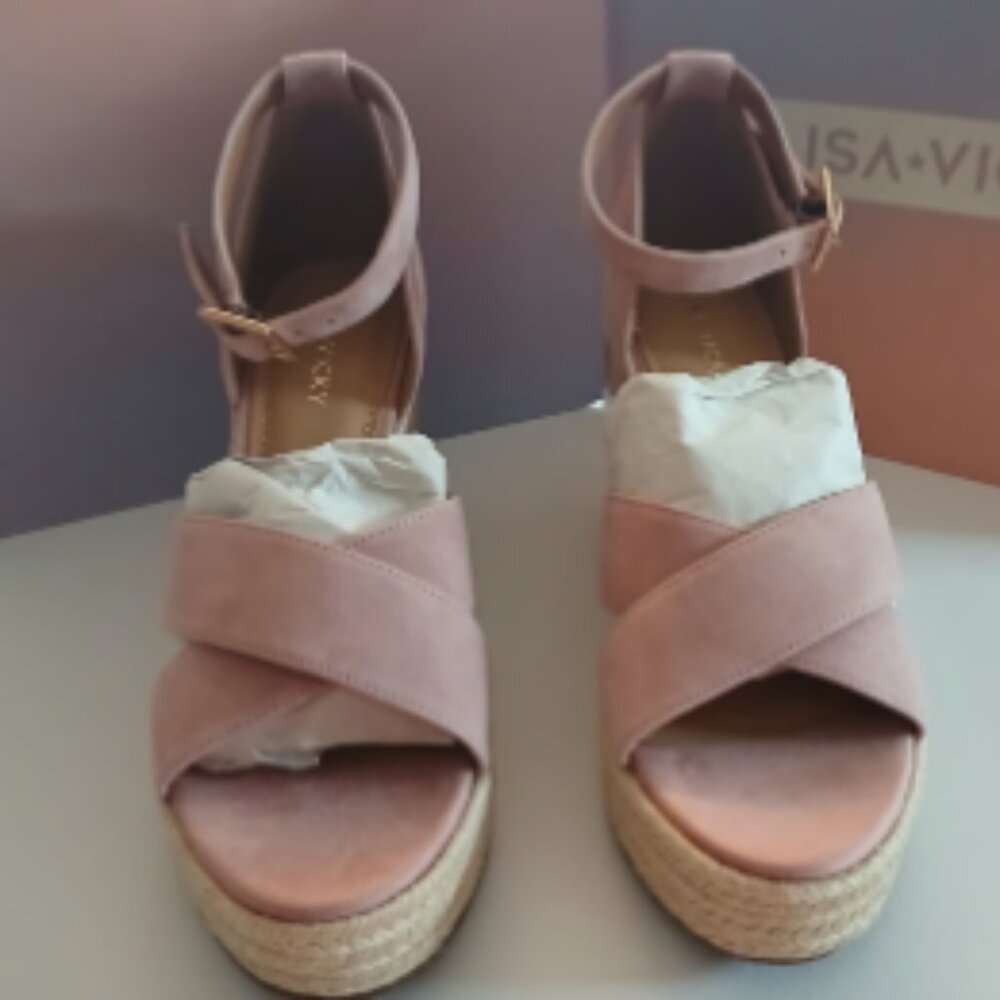 🌸 NIB Lisa Vicky Gemi-V Dusty Pink Suede 4” Espadrille Wedge Sandals – Size 10M